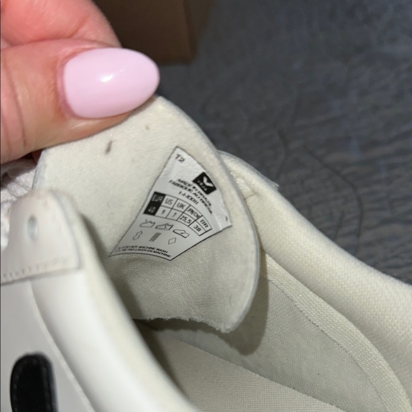 Veja Esplar logo leather White and Black Sneakers - Picture 6 of 8